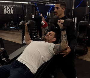 Personal Trainer — Messias Rocha acompanhando treino